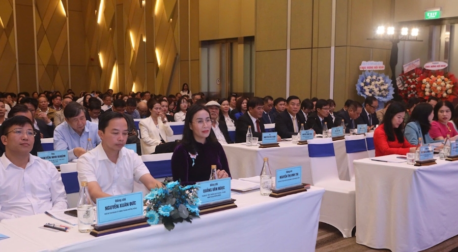 Các đại biểu tham dự hội nghị.