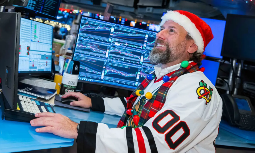 Chứng khoán Mỹ lập kỷ lục mới, giá dầu giảm nhẹ