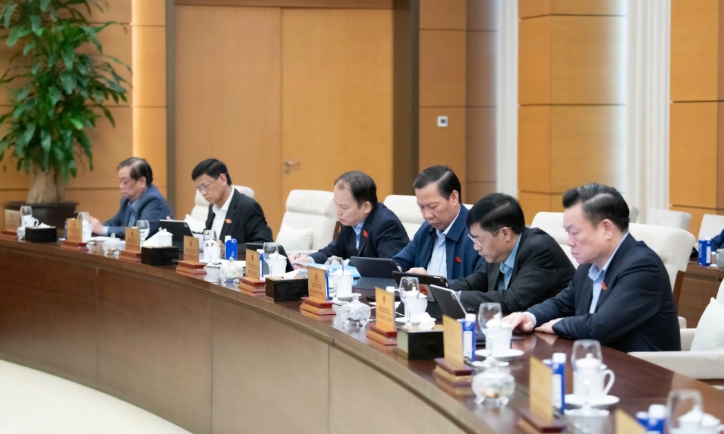 Các thành viên Ủy ban Thường vụ Quốc hội tại Phiên họp. Ảnh: Quốc hội.