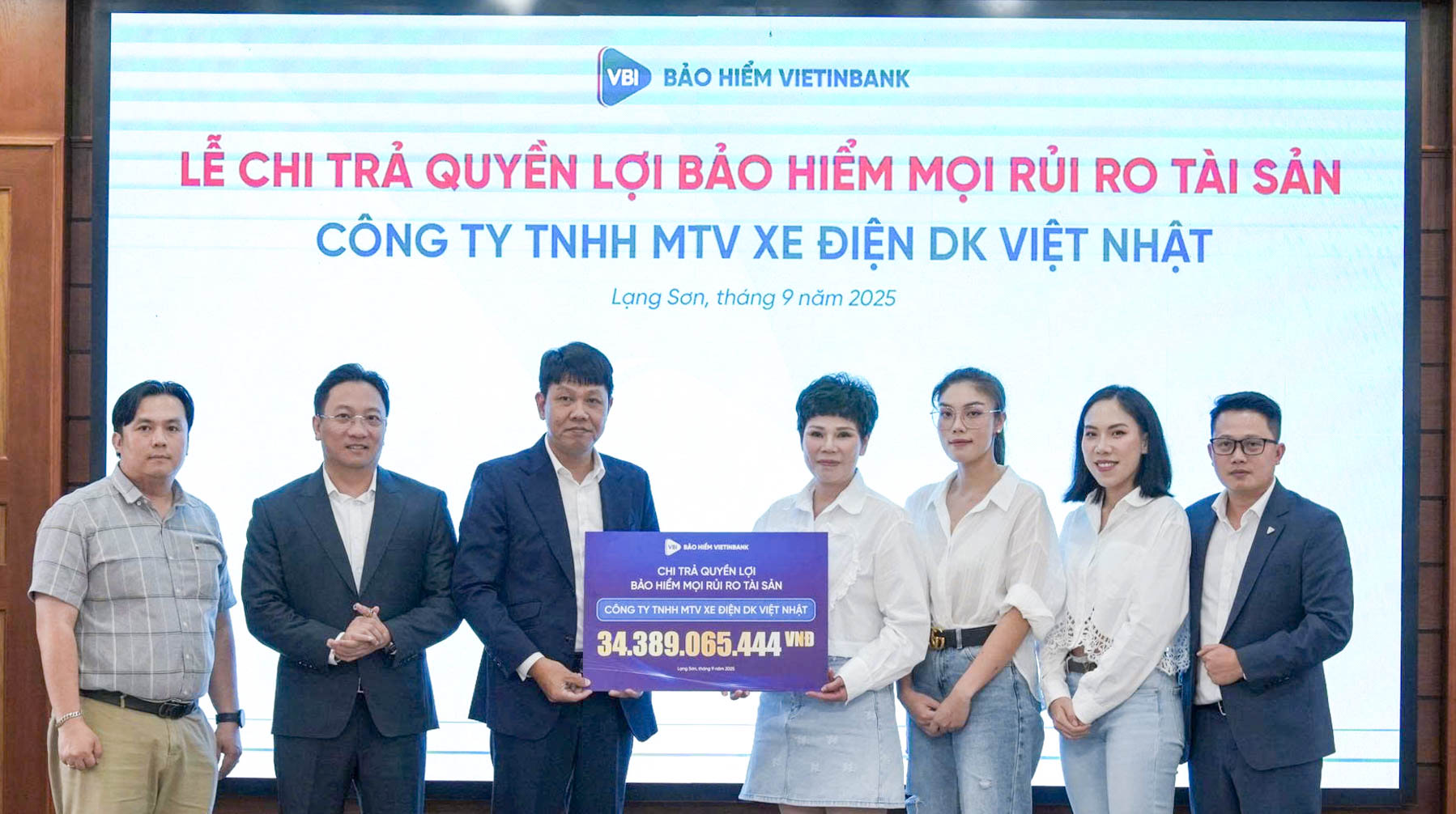 VBI tổ chức lễ chi trả quyền lợi bảo hiểm tài sản cho doanh nghiệp bị thiệt hại do cháy nhà xưởng.