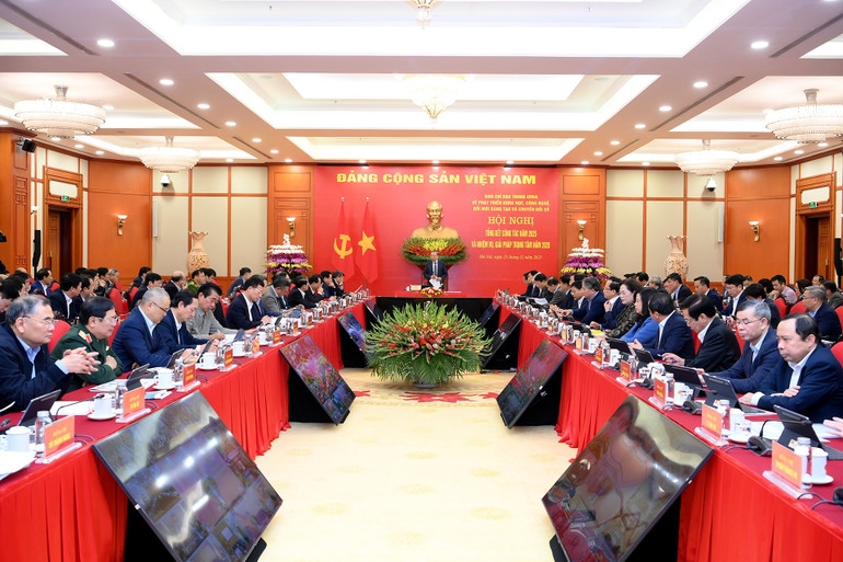 Tổng Bí thư Tô Lâm chủ trì Hội nghị tổng kết công tác năm 2025 của Ban Chỉ đạo Trung ương về phát triển khoa học, công nghệ, đổi mới sáng tạo và chuyển đổi số. Ảnh: Nhân Dân.