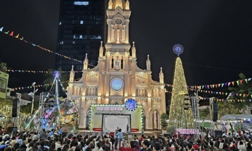 Đà Nẵng: Người dân, du khách từng bừng đón lễ Giáng sinh 