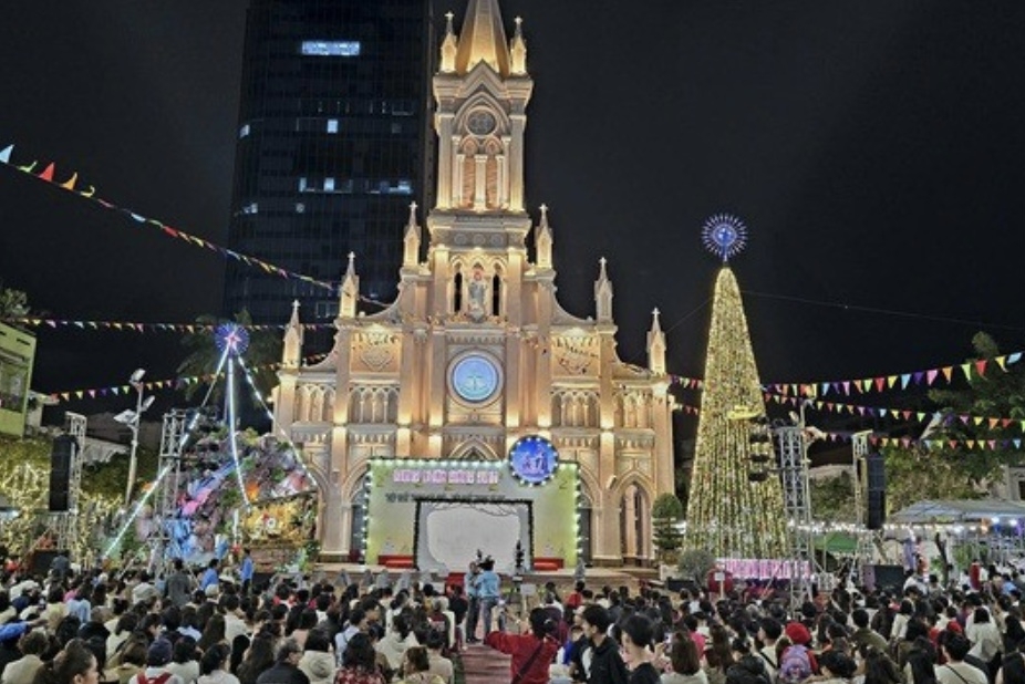 Nhà thờ Đà Nẵng đêm Gián sinh