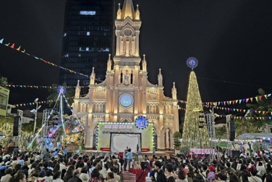 Nhà thờ Đà Nẵng đêm Gián sinh