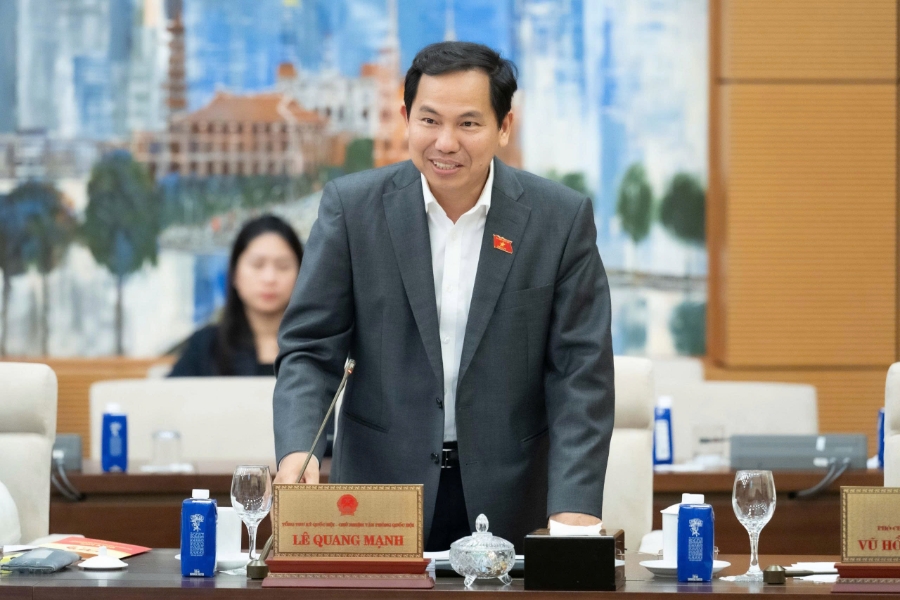 Tổng Thư ký Quốc hội, Chủ nhiệm Văn phòng Quốc hội Lê Quang Mạnh trình bày báo cáo.&nbsp;Ảnh: Quốc hội.