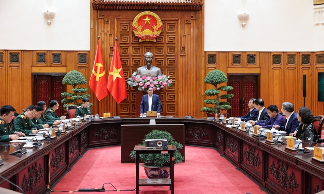 Thủ tướng Phạm Minh Chính chủ trì cuộc làm việc với Bộ Quốc phòng và các bộ, ngành liên quan nhằm triển khai các nhiệm vụ quân sự, quốc phòng năm 2026 - Ảnh: VGP