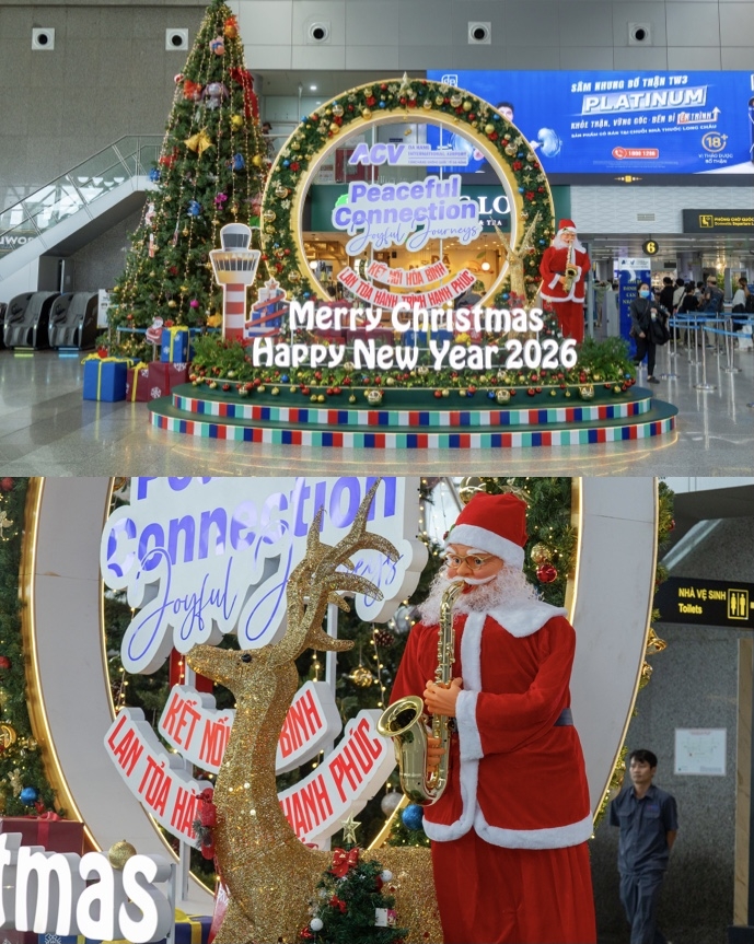 Ông già Noel biểu diễn nhạc phục vụ khách tham quan