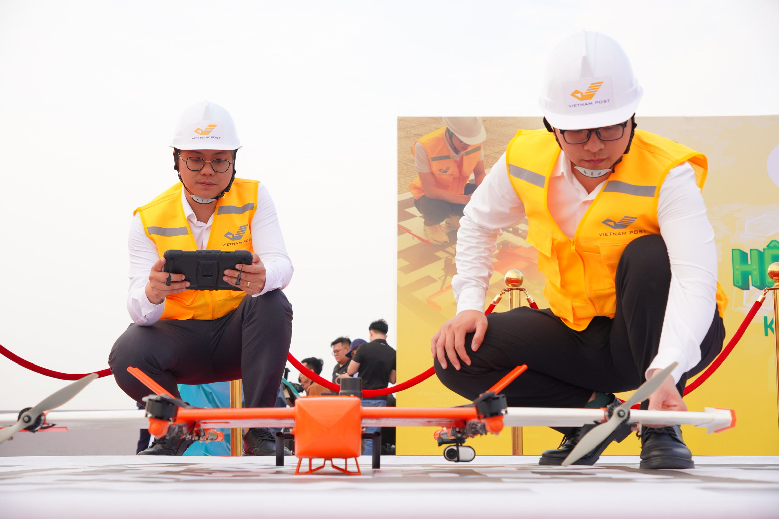 Thiết bị bay UAV có tốc độ hành trình lên tới 60 km/h, phạm vi hoạt động bán kính 15 km, được tích hợp camera giám sát hành trình theo thời gian thực.