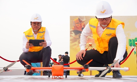 Thiết bị bay UAV có tốc độ hành trình lên tới 60 km/h, phạm vi hoạt động bán kính 15 km, được tích hợp camera giám sát hành trình theo thời gian thực.