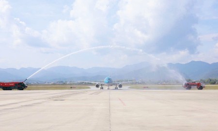 Chuyến bay đầu tiên kết nối TP. HCM - Điện Biên của Vietnam Airlines chính thức cất cánh