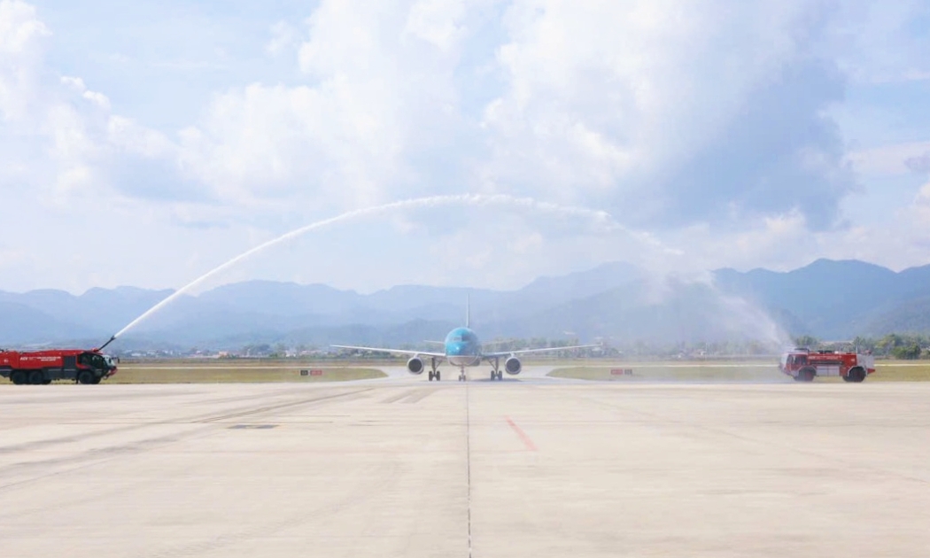 Chuyến bay đầu tiên kết nối TP. HCM - Điện Biên của Vietnam Airlines chính thức cất cánh