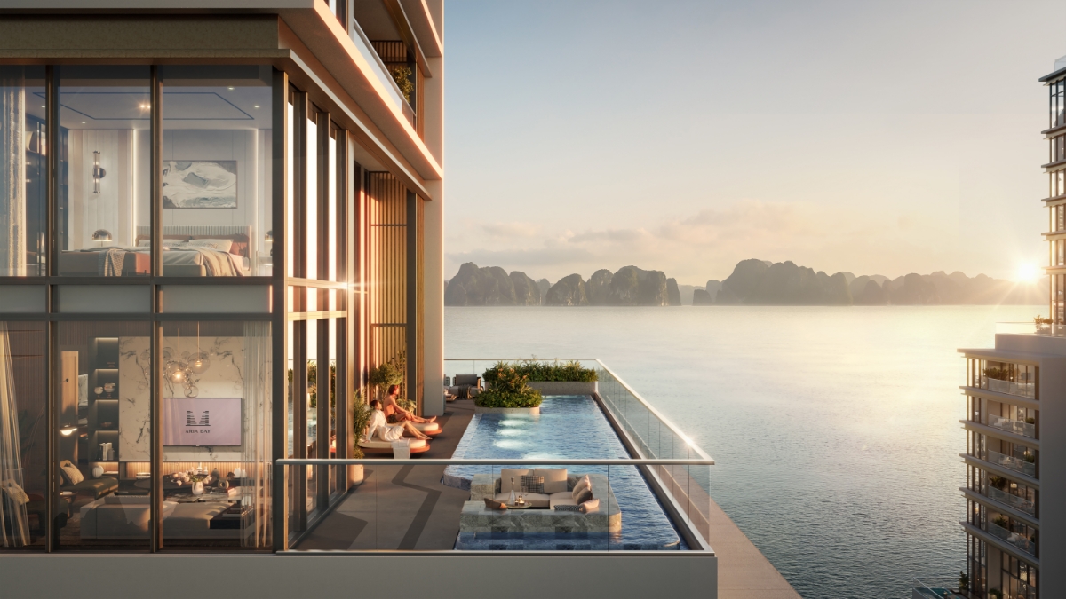 Aria Bay nằm trong số những tòa tháp hiếm hoi tại Hạ Long sở hữu tọa độ “Front Row” và tầm nhìn 360 độ, ôm trọn vẻ đẹp của vịnh - hồ - phố. Đó là nhờ thiết kế kiến trúc giật cấp độc bản, cùng các mảng kính hộp Low-E khổ lớn nối tiếp theo chiều cao mặt đứng.