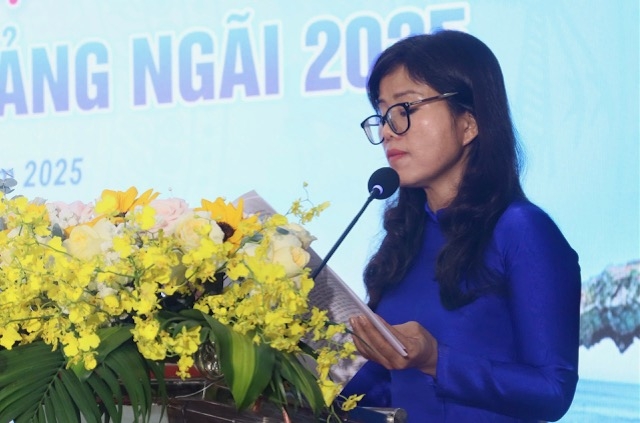 Bà Phạm Thị Trung, Giám đốc Sở VHTT&DL tỉnh Quảng Ngãi, phát biểu khao mạc sự kiện.