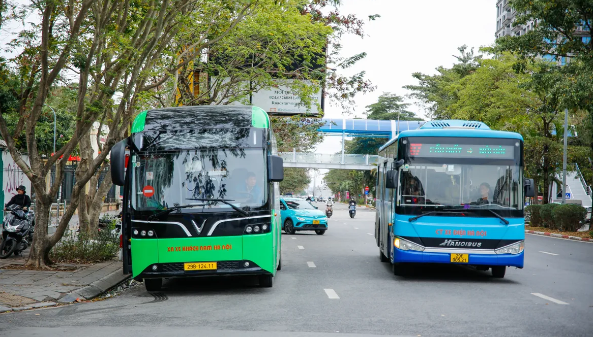 Đảm bảo đến năm 2030, Hà Nội đạt tỷ lệ 100% xe buýt trên toàn mạng lưới sử dụng điện, năng lượng xanh, hoàn thành sớm và toàn diện mục tiêu đề ra. Ảnh minh họa
