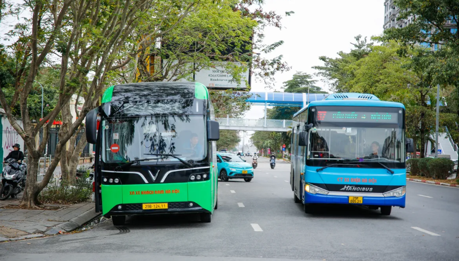 Đảm bảo đến năm 2030, Hà Nội đạt tỷ lệ 100% xe buýt trên toàn mạng lưới sử dụng điện, năng lượng xanh, hoàn thành sớm và toàn diện mục tiêu đề ra. Ảnh minh họa