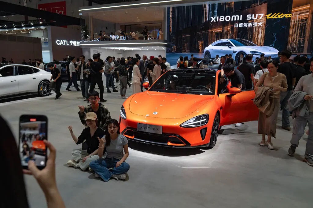 <i>Một chiếc Xiaomi SU7 Ultra tại triển lãm ô tô Thượng Hải hồi tháng Tư vừa qua. Ảnh: NYT.</i>