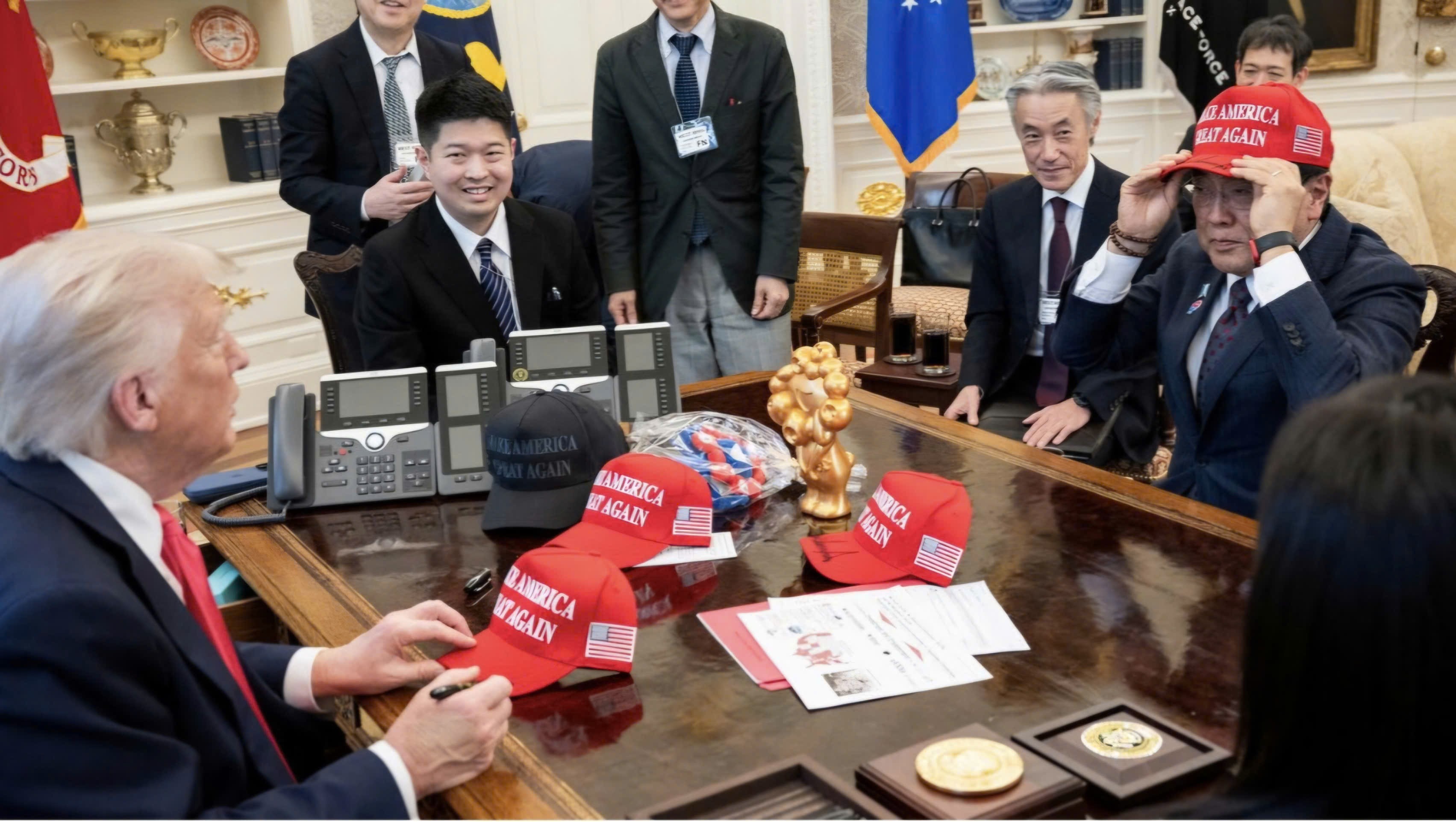Các chính sách thuế quan chưa từng có tiền lệ của Tổng thống Donald Trump không chỉ làm thay đổi quan hệ thương mại giữa Mỹ và từng đối tác, mà còn tạo ra những bất định mới mang tính hệ thống cho thương mại toàn cầu. Ảnh: Akazawa Ryōsei 