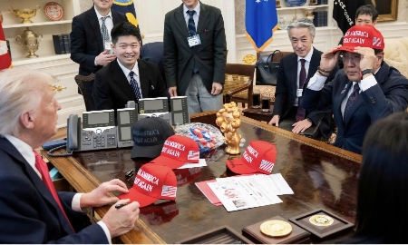 Các chính sách thuế quan chưa từng có tiền lệ của Tổng thống Donald Trump không chỉ làm thay đổi quan hệ thương mại giữa Mỹ và từng đối tác, mà còn tạo ra những bất định mới mang tính hệ thống cho thương mại toàn cầu. Ảnh: Akazawa Ryōsei