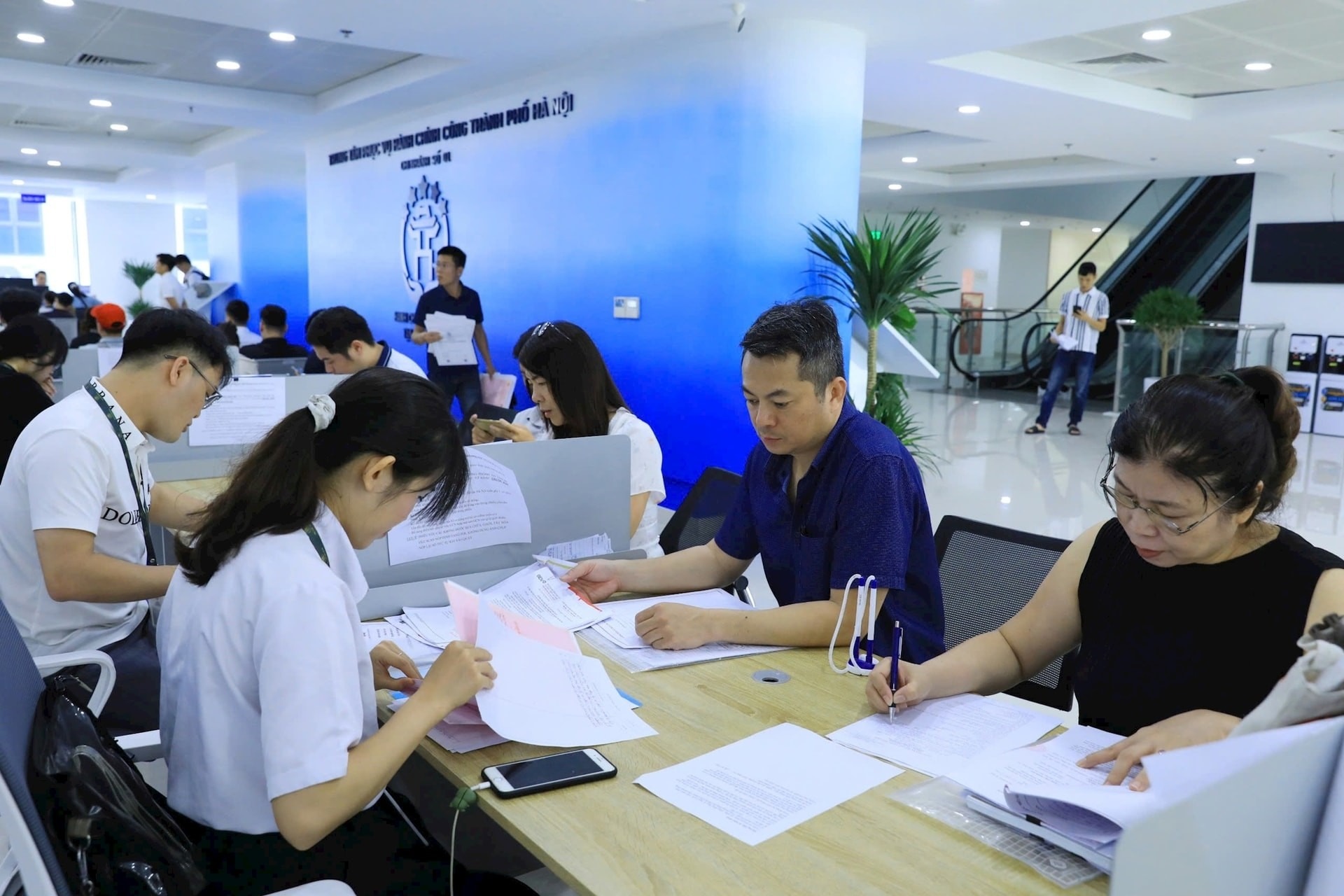 Hàng loạt yêu cầu, giấy tờ không còn phù hợp đã được cắt giảm hoặc đơn giản hóa. Ảnh minh họa