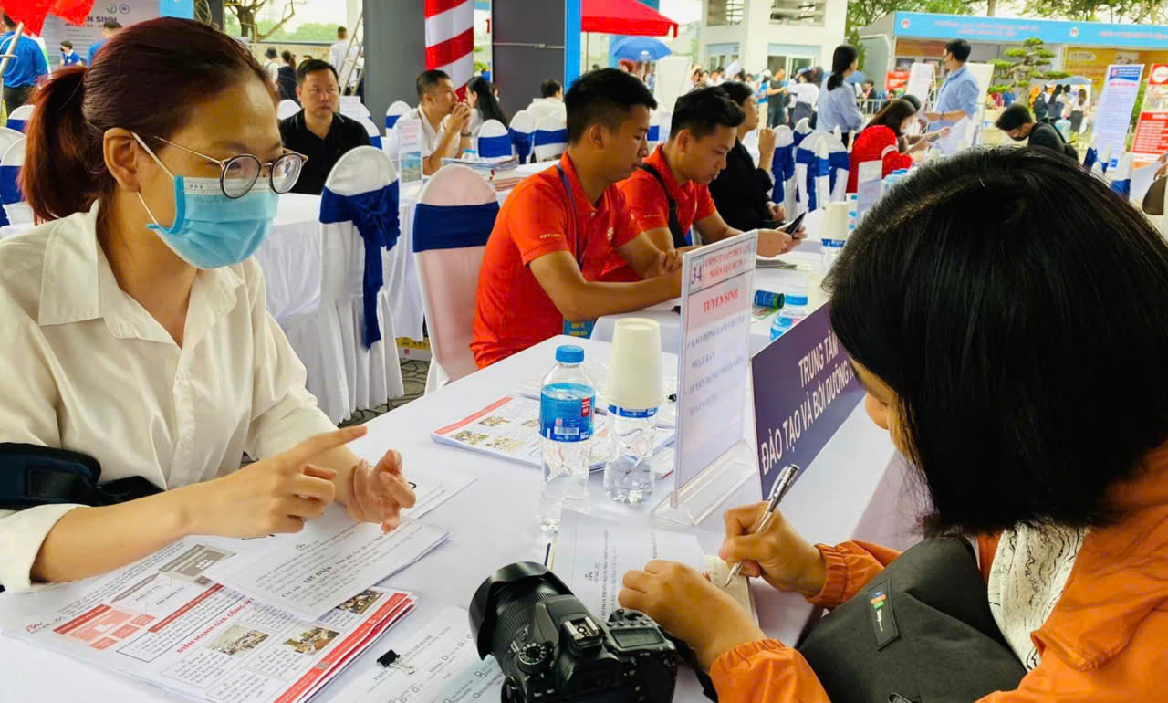 Người lao động được hỗ trợ vay vốn để tạo việc làm. Ảnh minh họa: TH.