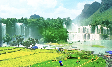 Cảnh quan Thác Bản Giốc