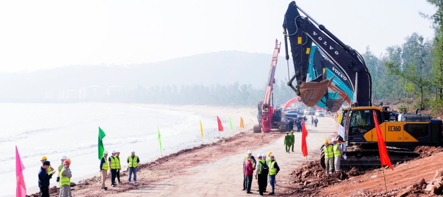 Khu vực triển khai Dự án đầu tư xây dựng và kinh doanh Cảng nước sâu Cửa Lò. Ảnh: Phạm Bằng