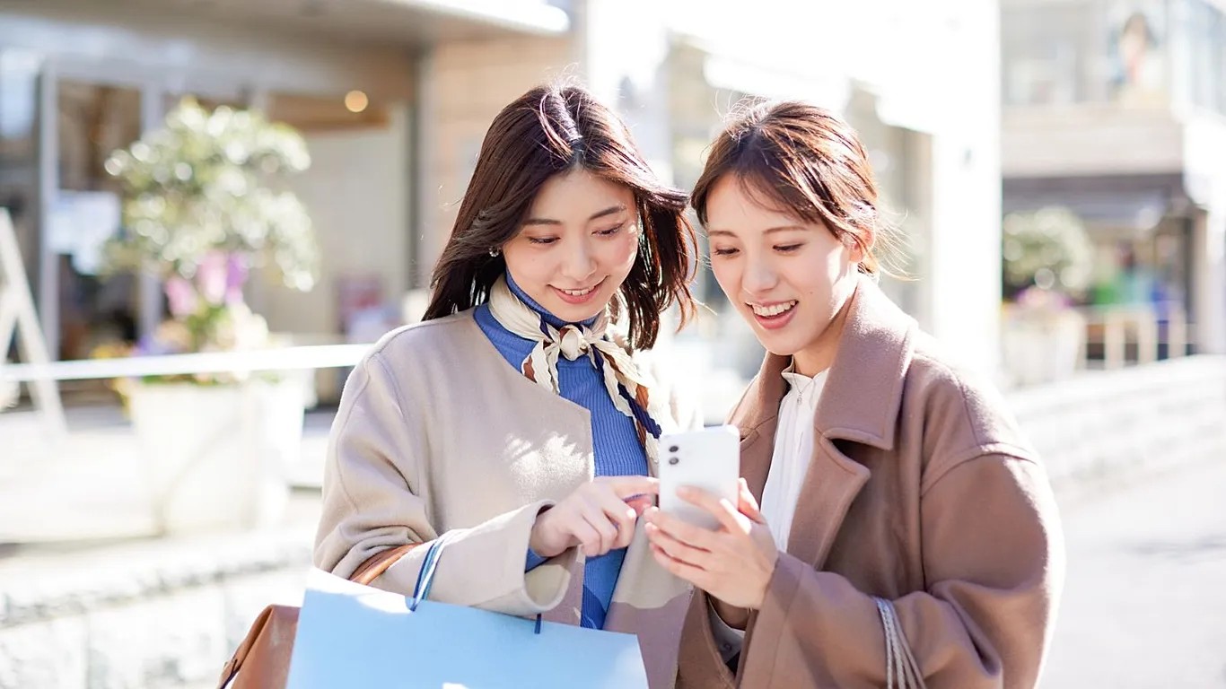 Mạng xã hội bước vào năm 2025 với vị thế chưa từng có: vừa là hạ tầng giao tiếp toàn cầu, vừa là “điểm nóng” của xung đột giữa công nghệ, xã hội và chính trị Ảnh: Canva/Euronews