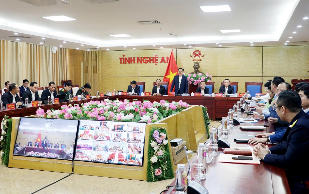 Quang cảnh phiên họp UBND tỉnh Nghệ An thường kỳ tháng 12/2025