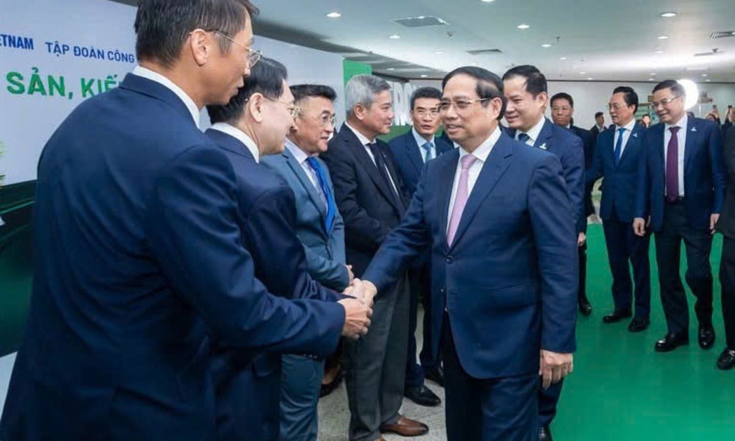 Thủ tướng Chính phủ Phạm Minh Chính và các đồng chí lãnh đạo tham dự Hội nghị.