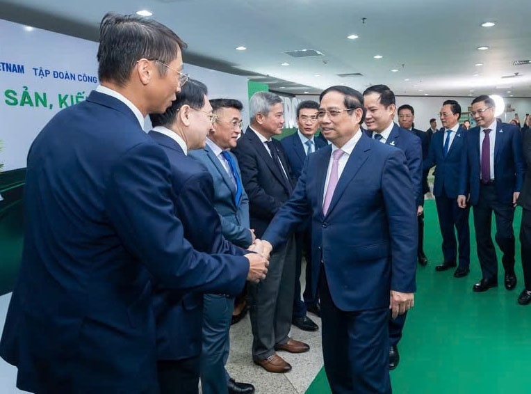 Thủ tướng Chính phủ Phạm Minh Chính và các đồng chí lãnh đạo tham dự Hội nghị.