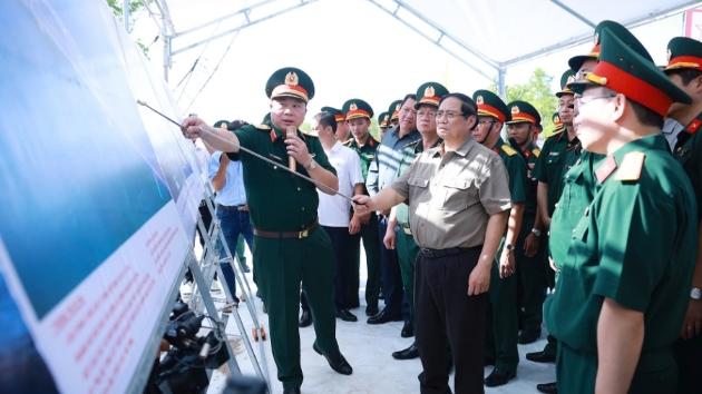 PM urges acceleration of Ca Mau – Dat Mui Expressway and sea-cross bridge linking to Hon Khoai island