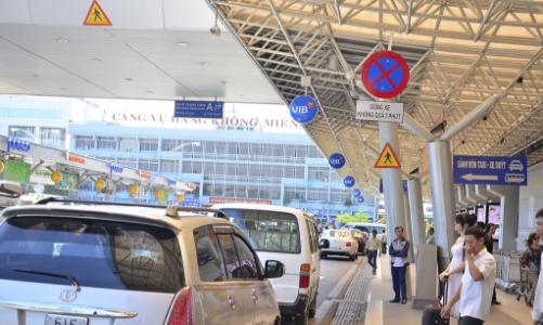 Tăng cường phân luồng giao thông kết nối nhà ga sân bay Tân Sơn Nhất dịp Tết