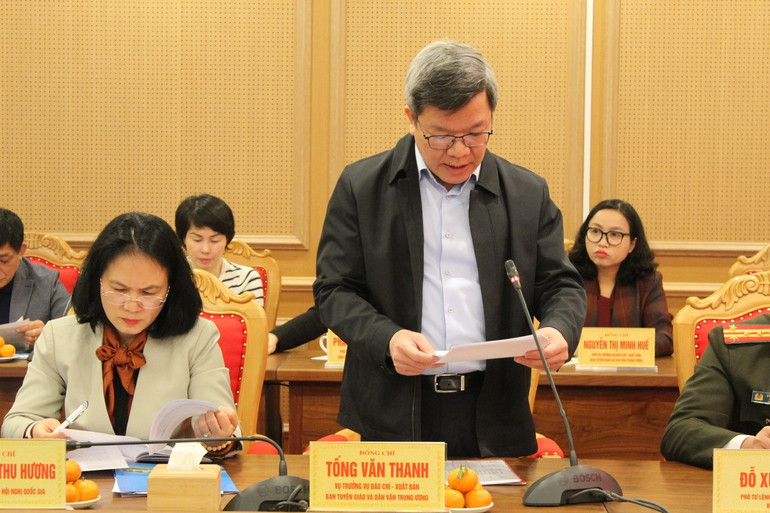  Vụ trưởng Vụ Báo chí-Xuất bản Ban Tuyên giáo và Dân vận Trung ương  Tống Văn Thanh trình bày báo cáo tóm tắt tại phiên họp. Ảnh: Nhân Dân