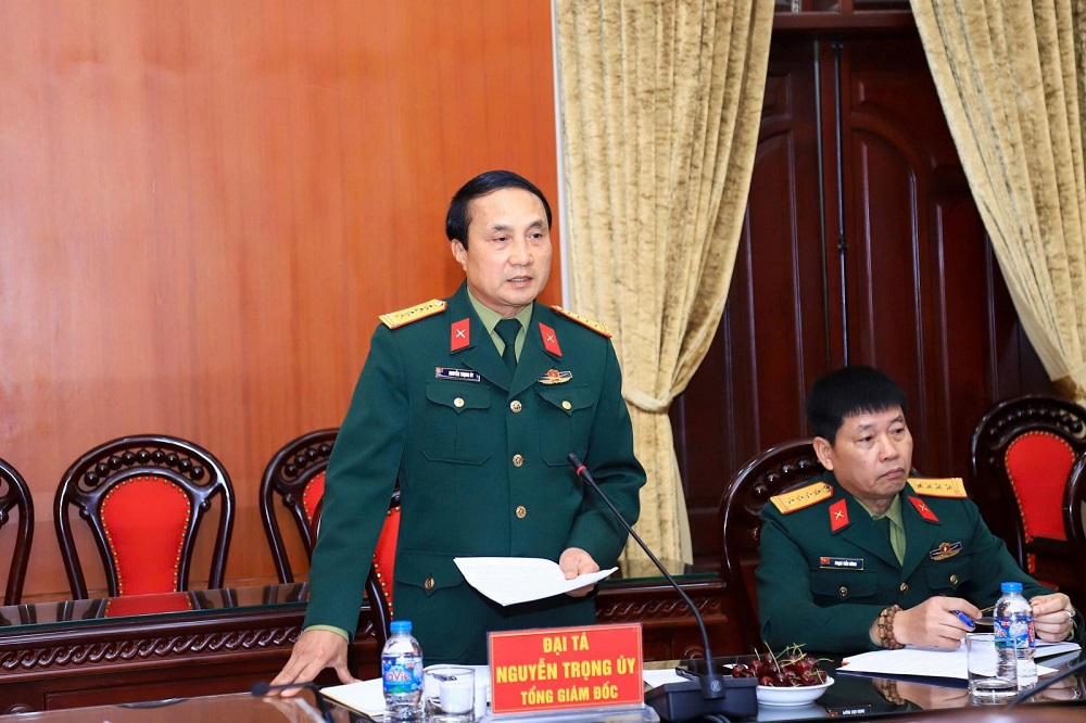 Đại tá Nguyễn Trọng Úy báo cáo về kế hoạch chuẩn bị đưa xăng sinh học ra thị trường. Ảnh: MOIT.