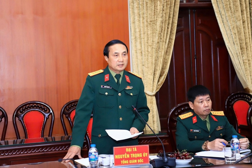 Đại tá Nguyễn Trọng Úy báo cáo về kế hoạch chuẩn bị đưa xăng sinh học ra thị trường. Ảnh: MOIT.