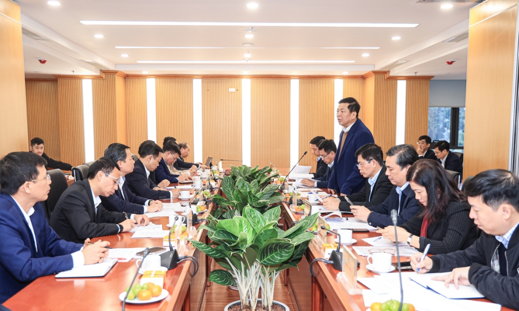 Bộ trưởng Bộ Xây dựng Trần Hồng Minh chủ trì cuộc họp. Ảnh: Báo Xây dựng.