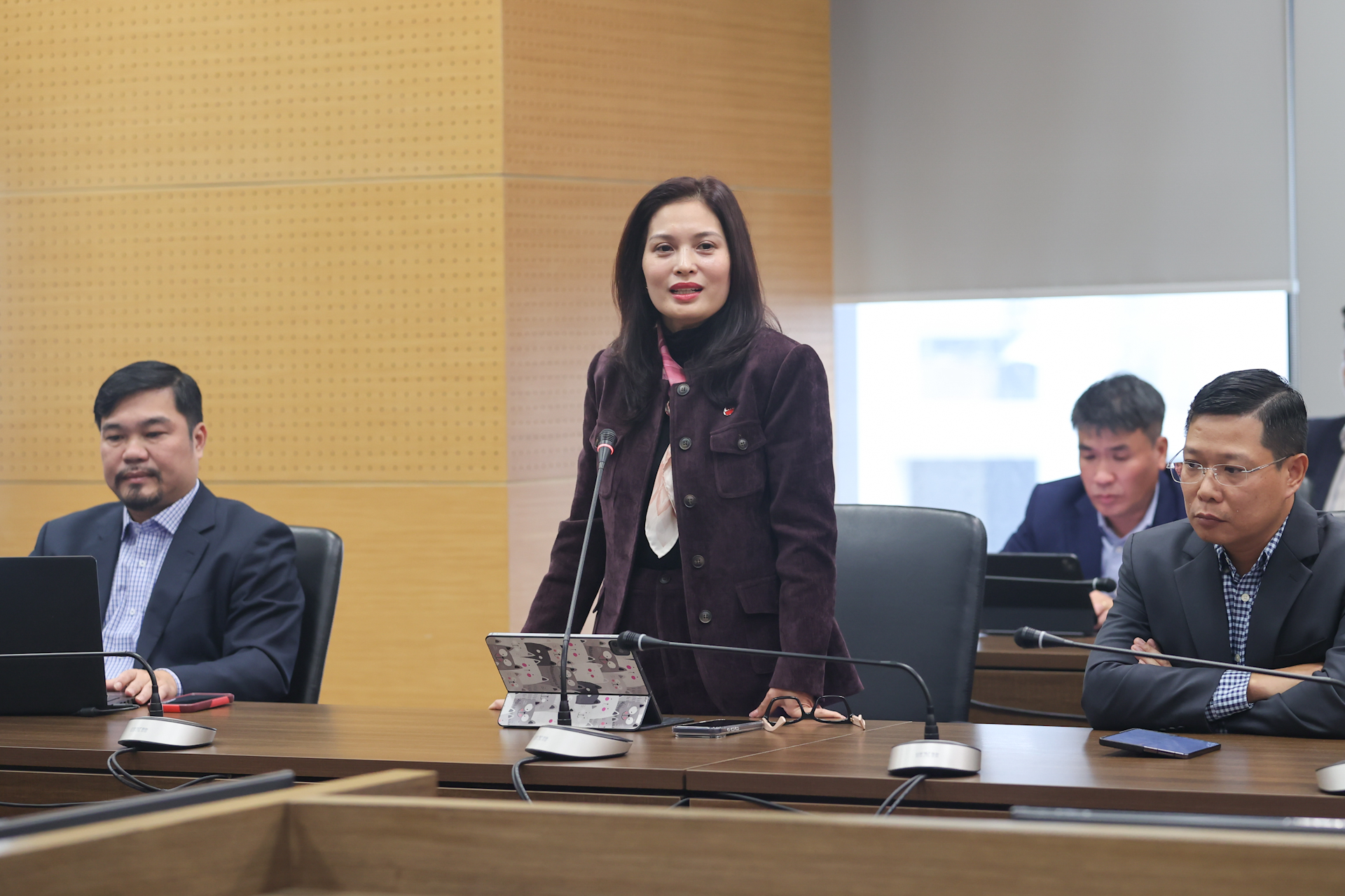 Bà Nguyễn Hà Thành, Phó Tổng giám đốc Viettel Telecom: Viettel có 30.000 trạm 5G đã được triển khai trên cả nước. Vùng phủ ngoài trời đã đạt được 90% và vùng phủ trong nhà đạt được 70%.