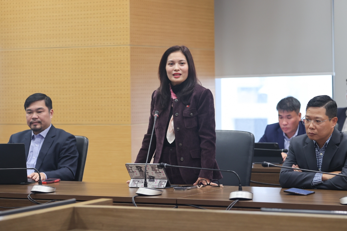 Bà Nguyễn Hà Thành, Phó Tổng giám đốc Viettel Telecom:&nbsp;Viettel có 30.000 trạm 5G đã được triển khai trên cả nước. Vùng phủ ngoài trời đã đạt được 90% và vùng phủ trong nhà đạt được 70%.