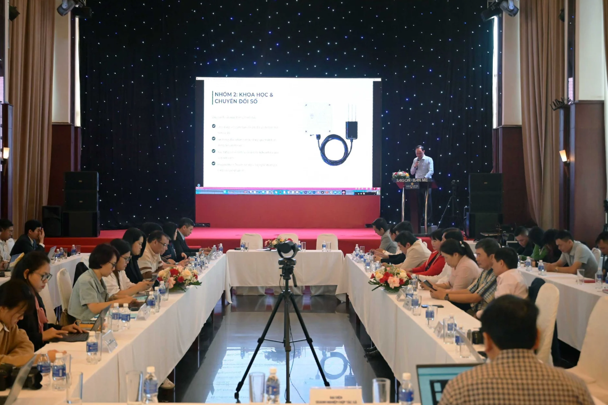 Quang cảnh Diễn đàn.