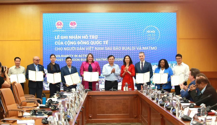 Thứ trưởng Nguyễn Hoàng Hiệp tại Lễ ghi nhận hỗ trợ của cộng đồng quốc tế cho người dân Việt Nam sau bão Bualoi và Matmo. Ảnh:&nbsp;Cục Quản lý đê điều và Phòng chống thiên tai.