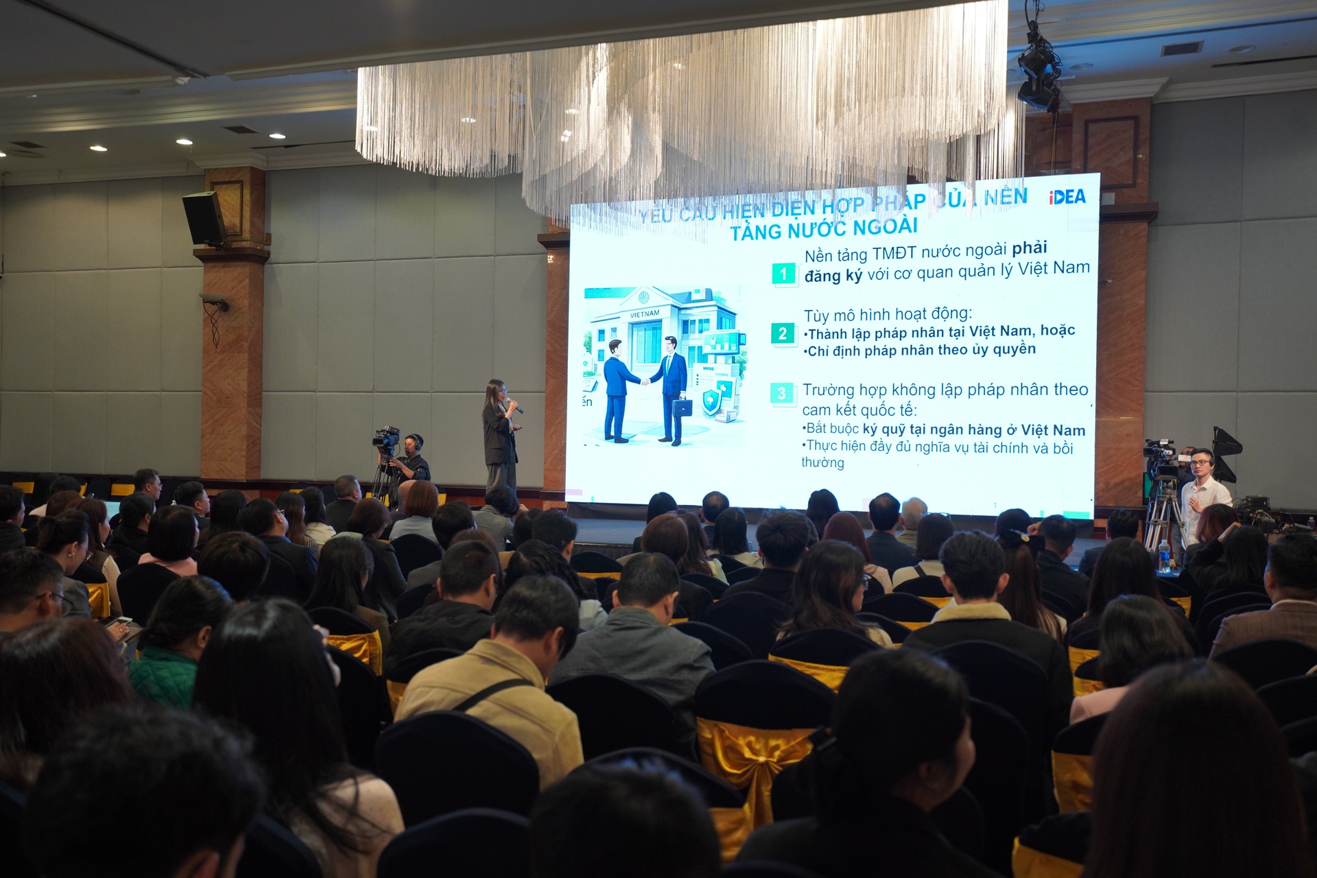 Đây là lần đầu tiên Luật Thương mại điện tử dành riêng một chương quy định về thương mại điện tử có yếu tố nước ngoài 