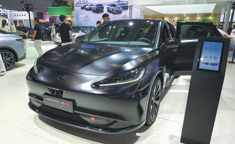 BAIC Arcfox giới thiệu mẫu sedan Alpha S tại Triển lãm Ô tô Quốc tế Vùng Vịnh Lớn Quảng Đông - Hong Kong - Macau, tổ chức tại Thâm Quyến tháng 7/2024. Ảnh: Liang Xiashun/China Daily