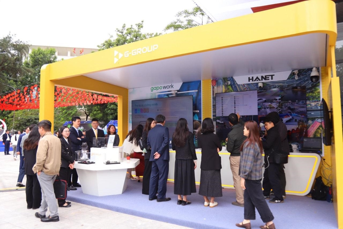 Gian hàng trưng bày các giải pháp công nghệ của G-Group thu hút sự chú ý của khách tham quan.