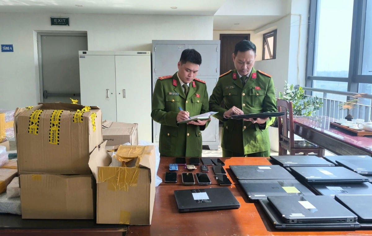 Lực lượng Công an thu giữ nhiều công cụ, phương tiện phạm tội của các đối tượng. Ảnh: Công an Thanh Hoá