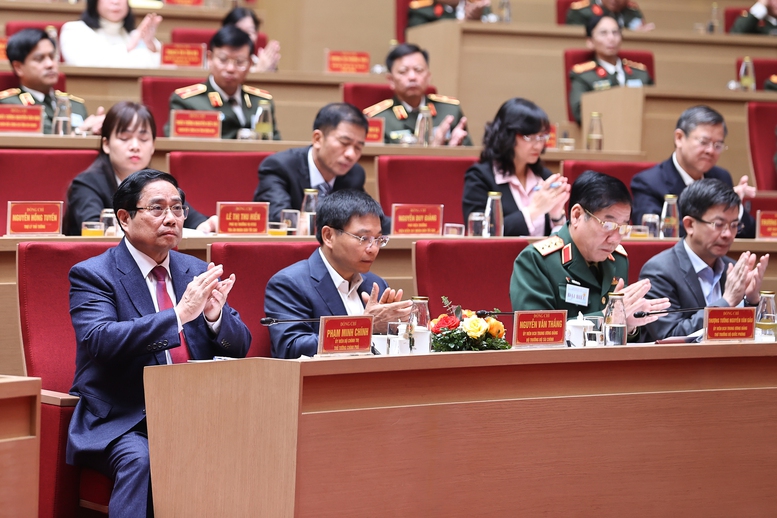 Thủ tướng Chính phủ Phạm Minh Chính và các đại biểu dự Hội nghị về bảo đảm an ninh, trật tự phục vụ phát triển kinh tế - xã hội vùng Đồng bằng sông Cửu Long - Ảnh: VGP