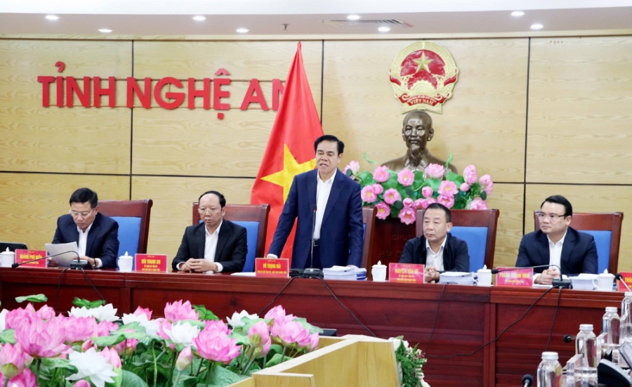 Chủ tịch UBND tỉnh Nghệ An Võ Trọng Hải chủ trì phiên họp