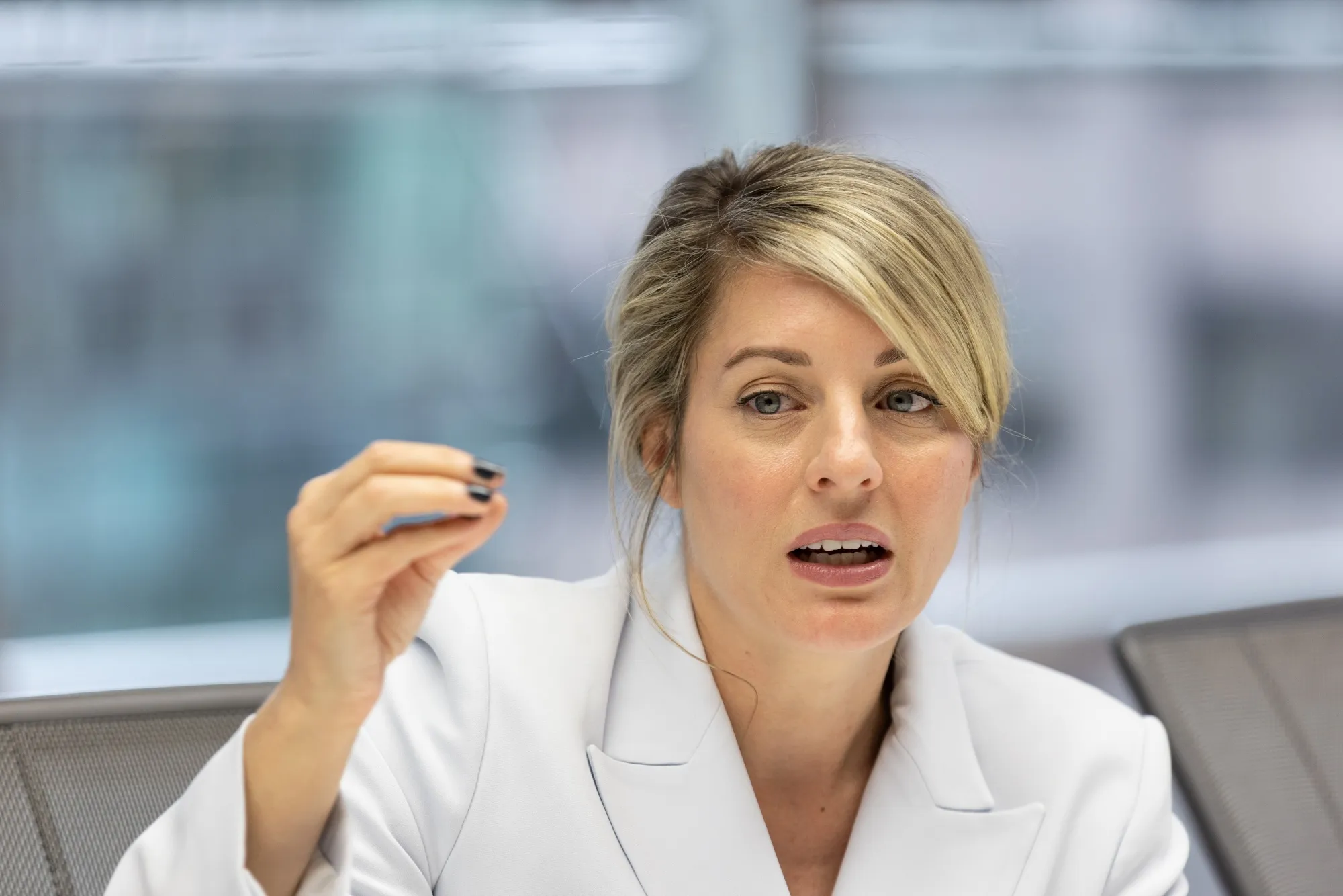 Bộ trưởng Công nghiệp Canada, bà Melanie Joly - Ảnh: Bloomberg.