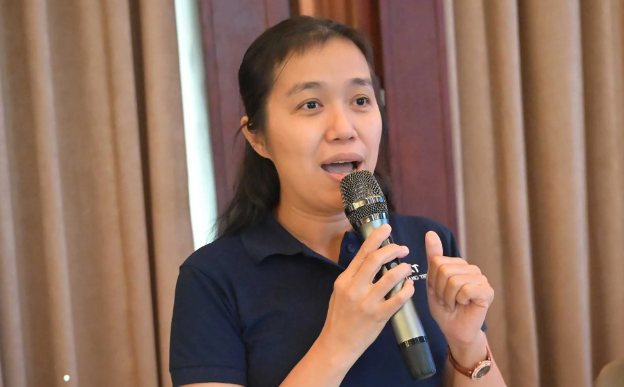 Bà Nguyễn Thị Thùy Anh: 