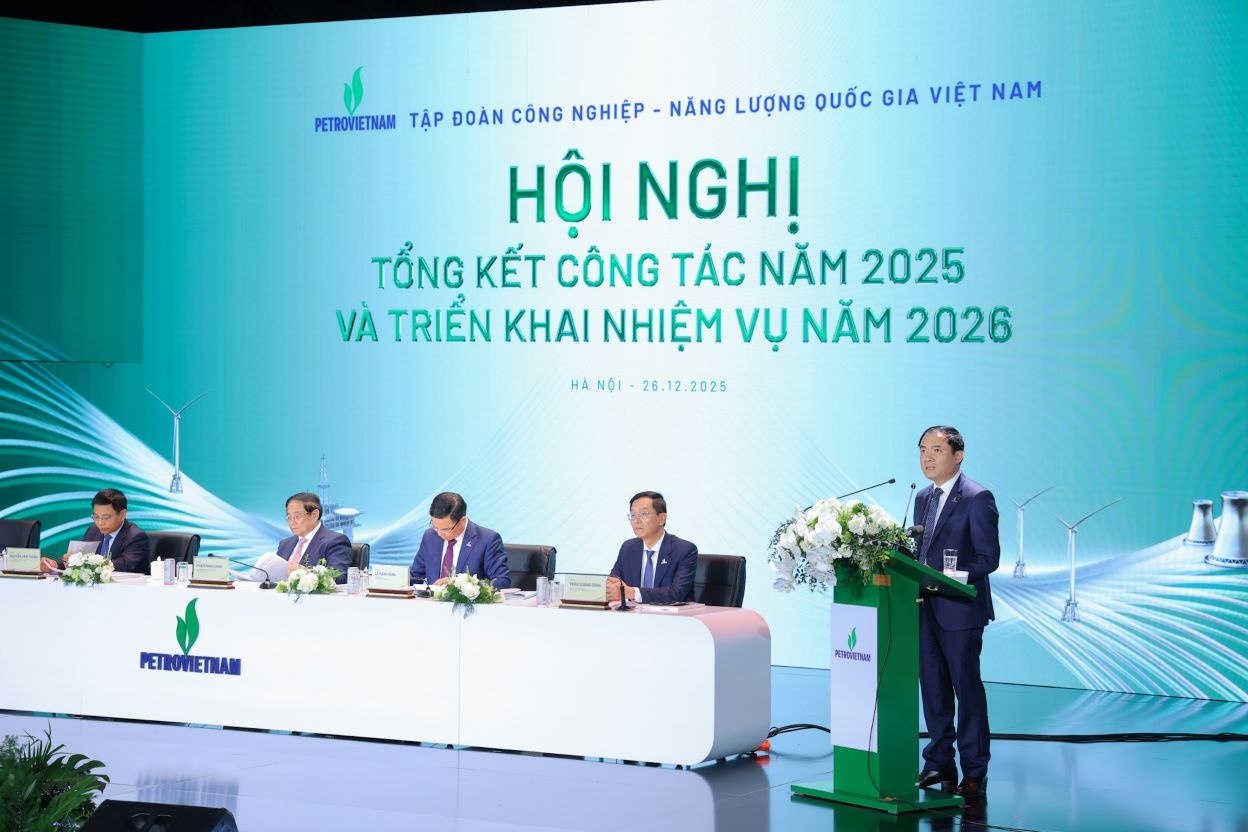 Đồng chủ trì Hội nghị: Đồng chí Phạm Minh Chính - Ủy viên Bộ chính trị, Thủ tướng Chính phủ; đồng chí Nguyễn Văn Thắng - Bộ trưởng Bộ Tài chính; đồng chí Lê Mạnh Hùng - Quyền Bộ trưởng Bộ Công Thương; đồng chí Lê Ngọc Sơn - Chủ tịch HĐTV, Tổng Giám đốc Tập đoàn; đồng chí Trần Quang Dũng - Phó Bí thư thường trực Đảng ủy Tập đoàn.