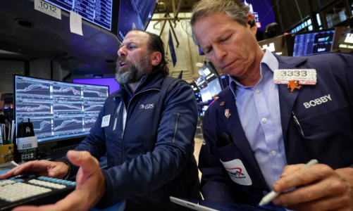 Chứng khoán Mỹ giảm điểm vì cổ phiếu công nghệ bị bán, giá dầu tăng hơn 2%